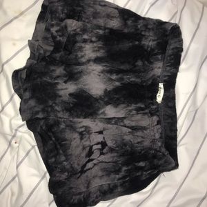 BLACK TIE DYE FLOWY SHORTS